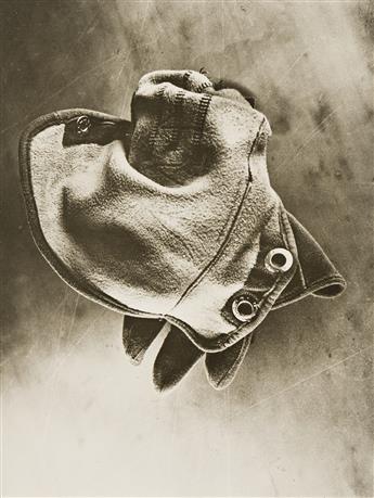 GRETE STERN & ELLEN AUERBACH (1904-99 & 1906-2004) Ringl + Pit Fotografie Portfolio. 1929-33; printed 1985.